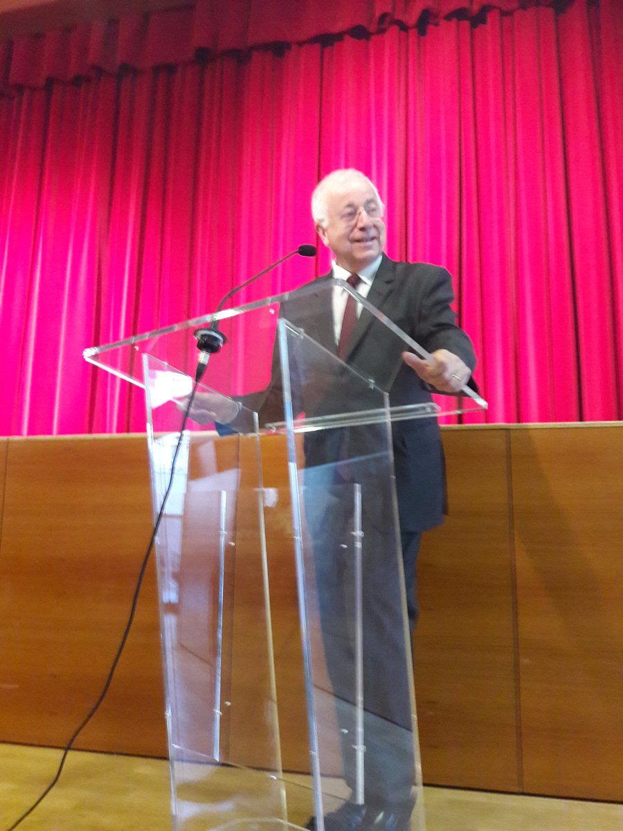 geoffroyboulard's tweet photo. #JeanRobertPitte à la @Mairie17 pour une conférence "Champagne et Bourgogne" @catherine_dumas @GUERREPHILIPPE1 https://t.co/MasK3SexmL