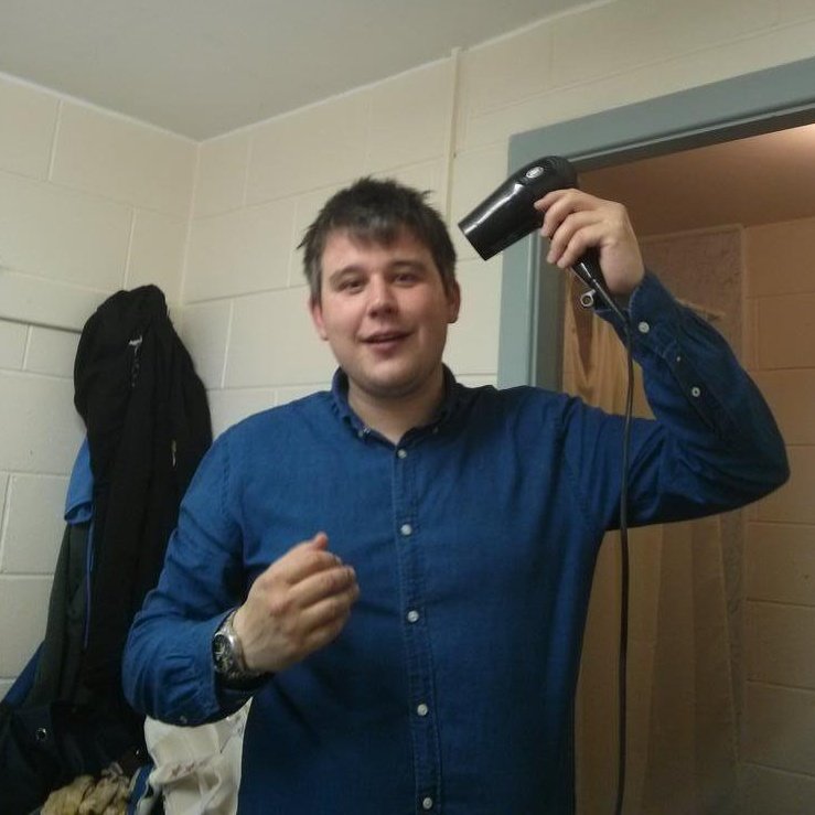 MunchGenius's tweet photo. @DGlover86 @ThurstonlandCC I'll be making an effort, got to look good in all the selfies that everyone will want
#sharpdressedmunch https://t.co/LrTO9wcou9