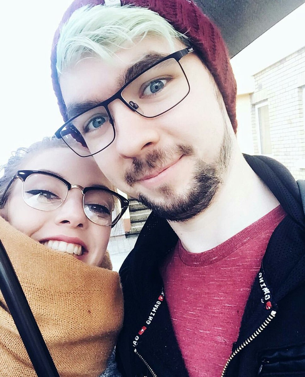 HttpWiishu's tweet image. Look we're outside!