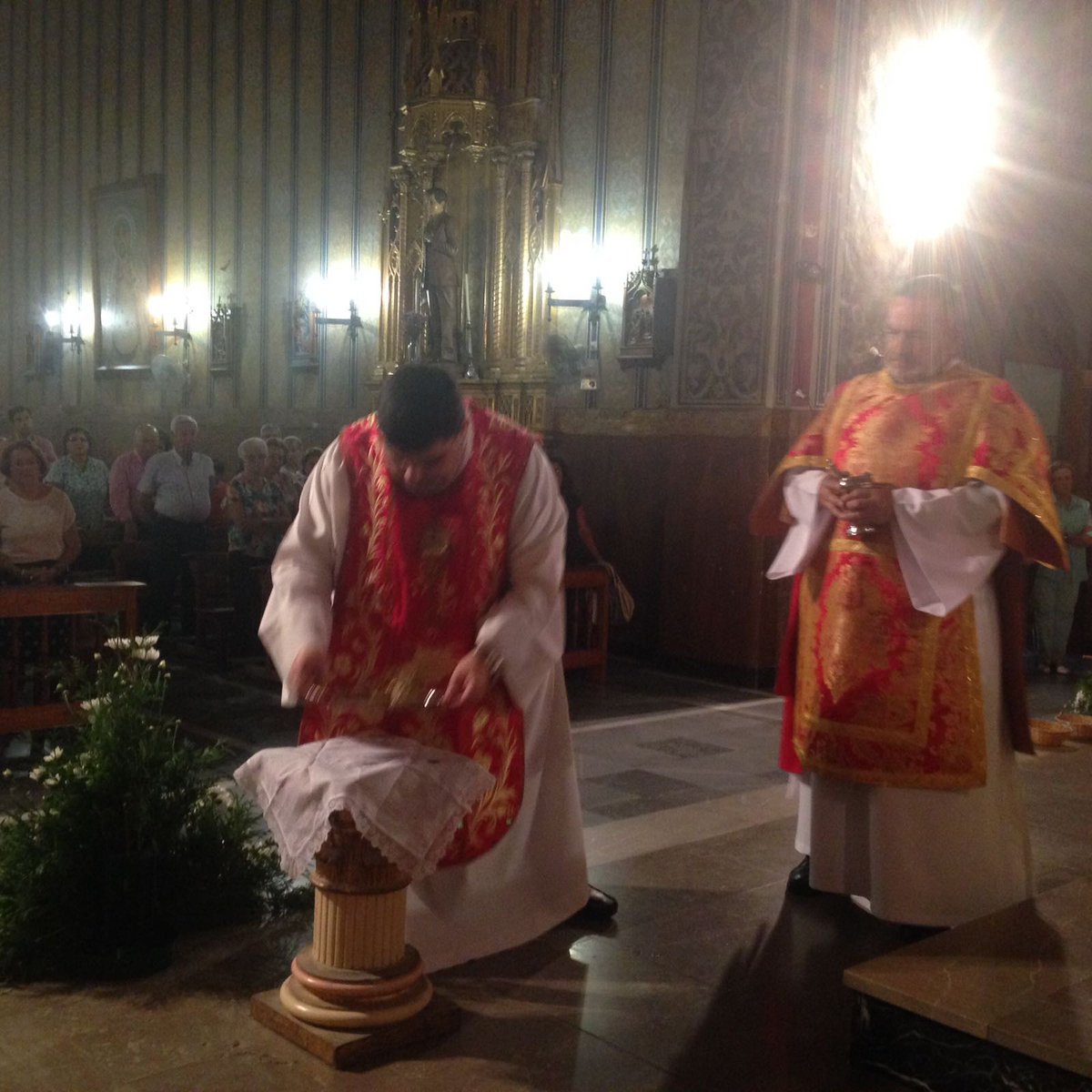 salesianutrera's tweet photo. Primer día de triduo eucarístico para la bendición de nuestra capilla, predicado por el Padre Jaime. https://t.co/gtXN8jNeRX