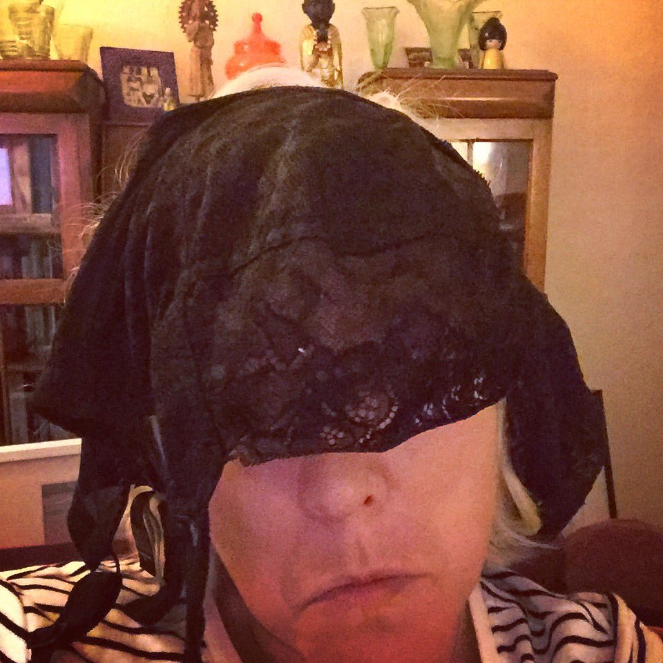 LouConran's tweet photo. Inspired by #Victoria I'm trying the 'in mourning' look. #helpme #iam42 https://t.co/YKzQx8UNOT