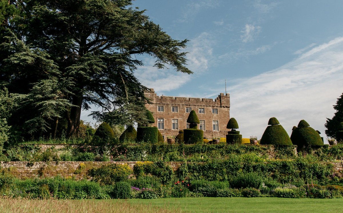 LakesCumbria's tweet photo. 6 of the best in #GoodHotelGuide says @EveningStandard:@AskhamHall @gilpinhotel @Hazel_Bank @rothaymanor @CottageinthWood &amp; #howtownhotel https://t.co/dV2ee34rd7