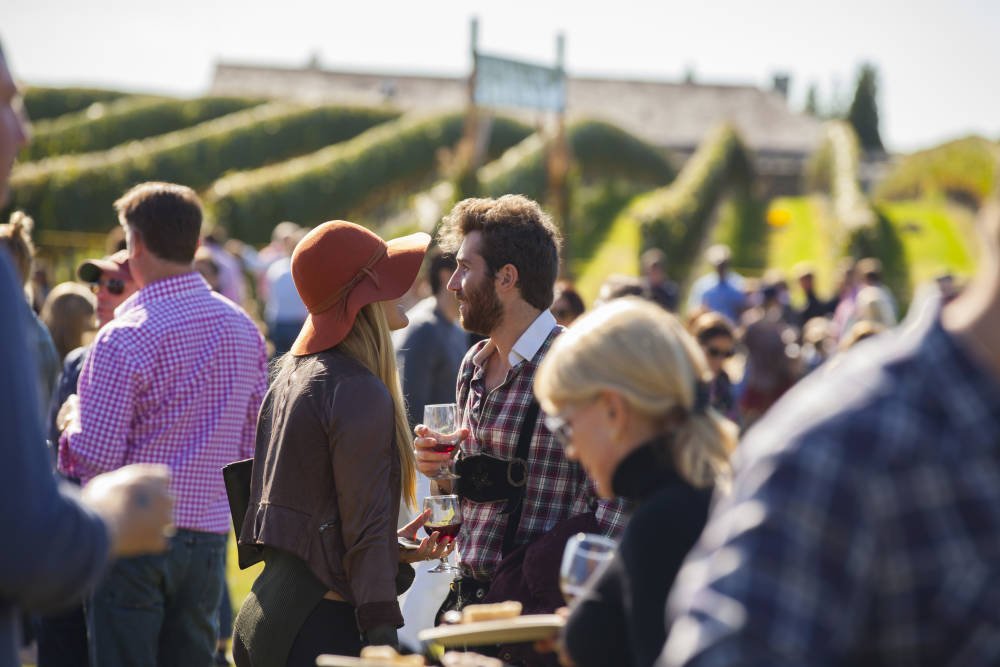 oOlalaApp's tweet photo. Here's an #oOlala idea: check out Wolffer Estate Vineyard over the #weekend with #friends for good times and even better #wine @WolfferWine https://t.co/d8l0xvXOi0
