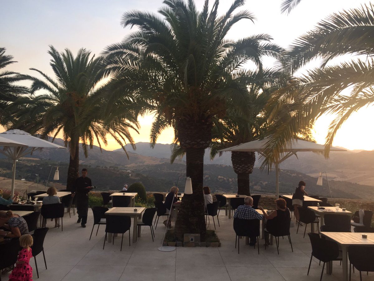AzaharRonda's tweet photo. “There's a sunrise and a sunset every single day, and they're absolutely free. Don't miss so many of them.” @hcrvronda #Ronda #ILoveAzahar https://t.co/AuIdCDW6sR