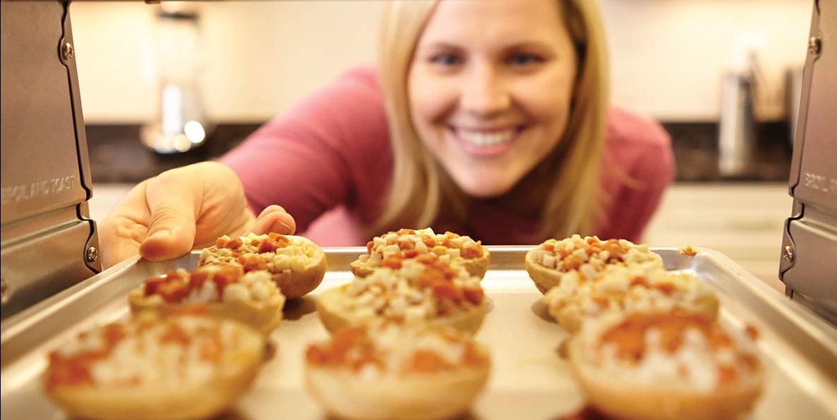 blackdeckerhome's tweet photo. Who likes making toaster oven treats? We sure do! Get some pinspiration: https://t.co/8JSnYUqvCF https://t.co/Pnb7L5Y9gX