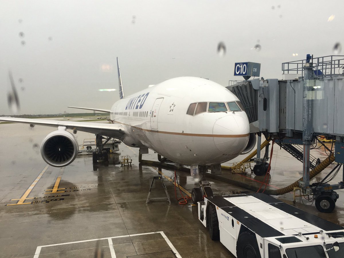 3backpacks's tweet photo. Found another pilot since original one was stuck in CLE. Thank you @United #ORDFRA #Oktoberfest #travel #onlyalittledelayed #fingerscrossed https://t.co/HN0VtMtQ2L