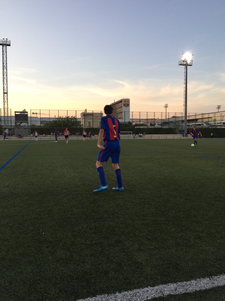 gerrymolle's tweet photo. Vamos a jugar! #CiutatEsportivaJoanGamper #FCBCadetB #CELHospitalet #2vs0 https://t.co/yP7fxb0wGM