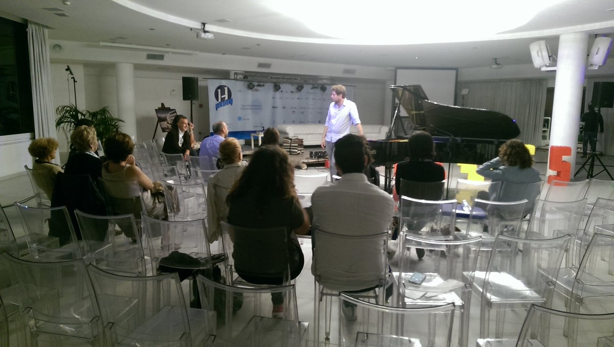 GiulioNotturni's tweet photo. #HeroesMaratea รจ anche cultura, musica e spettacolo...ora il pianista Francesco #Taskayali ci delizia con la sua arte! #goheroes #teamsocial https://t.co/HbFIx7IT7H