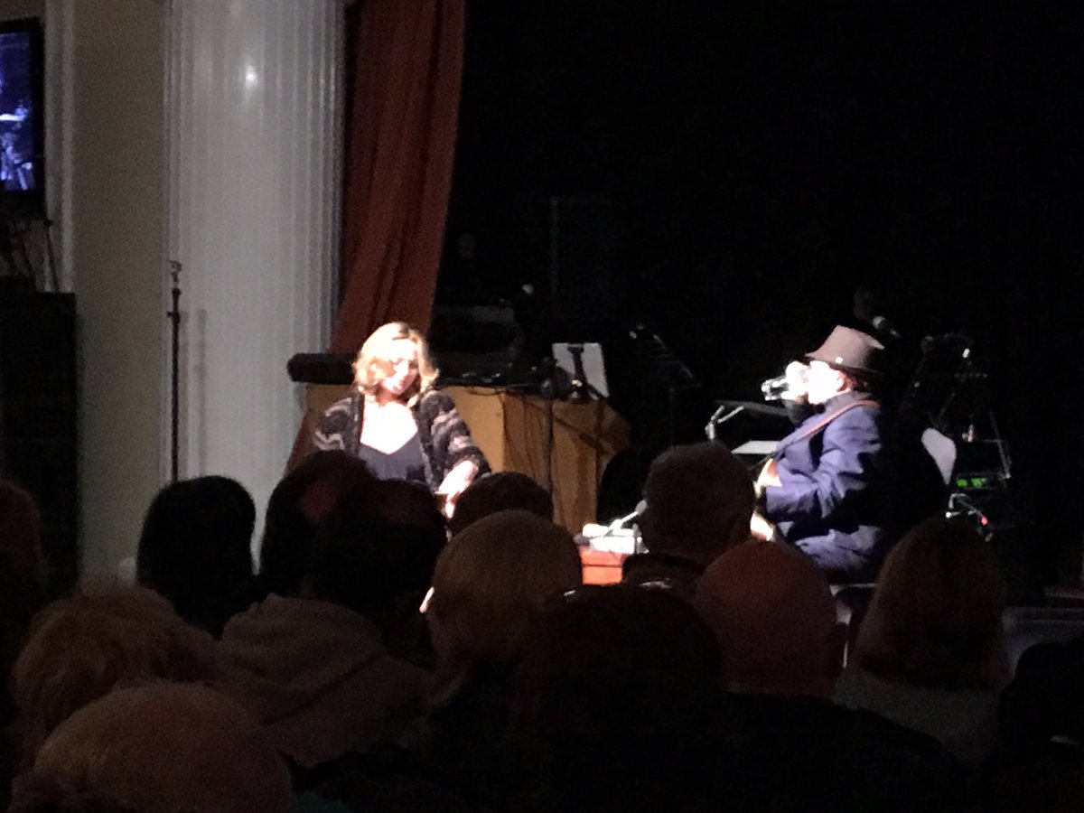 KimCats2013's tweet photo. Hey #KimCats @KimCattrall performed 'Someone Like You' fabulously accompanied by @vanmorrison's guitar! #VanTheMan https://t.co/fCa8PXzTGB