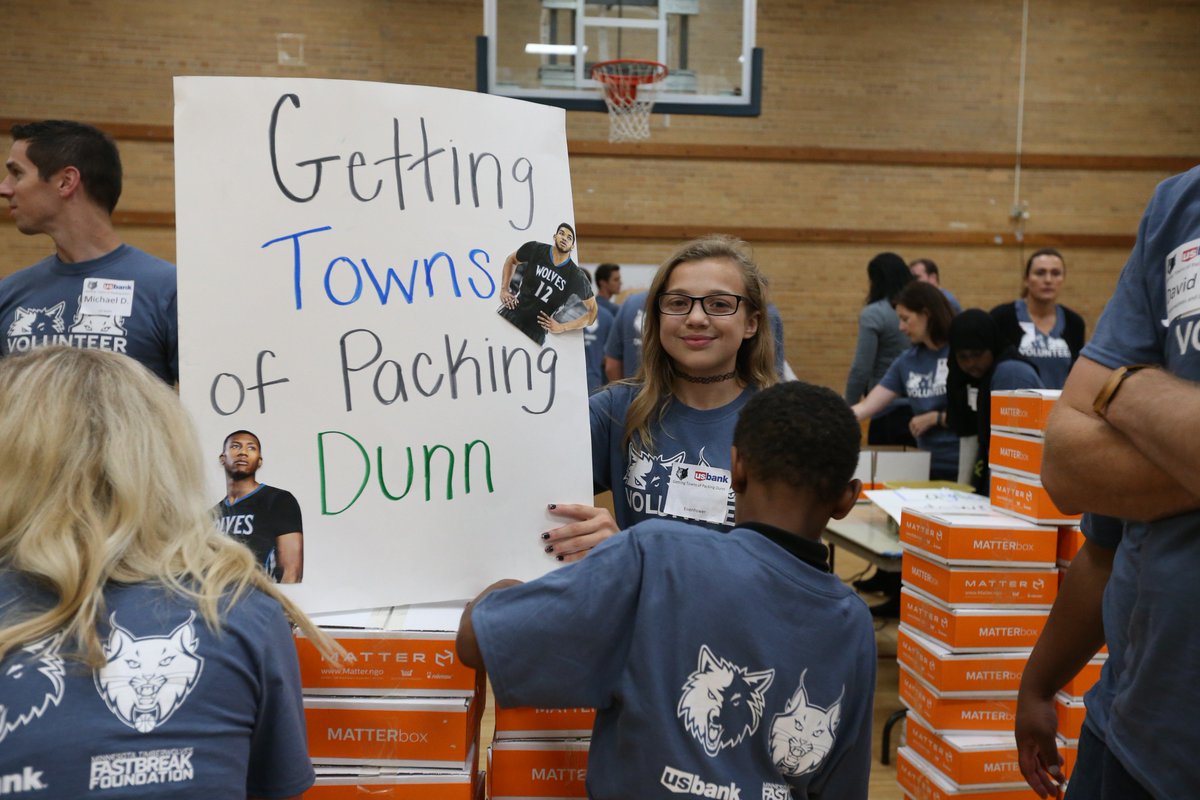 All hands on deck at #Twolves &amp; #Lynx staff volunteer event. Thanks to <a href="/usbank/">U.S. Bank</a> &amp; <a href="/MATTER_ngo/">MATTER</a> for helping us pack hundreds of lunches today!