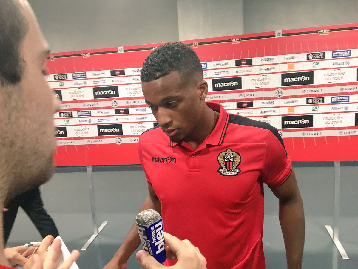 ogcnice's tweet photo. . @alassane_plea : "Ça fait plaisir d'avoir le soutien de tout un stade" #OGCNASM https://t.co/gfSMHW6vb3