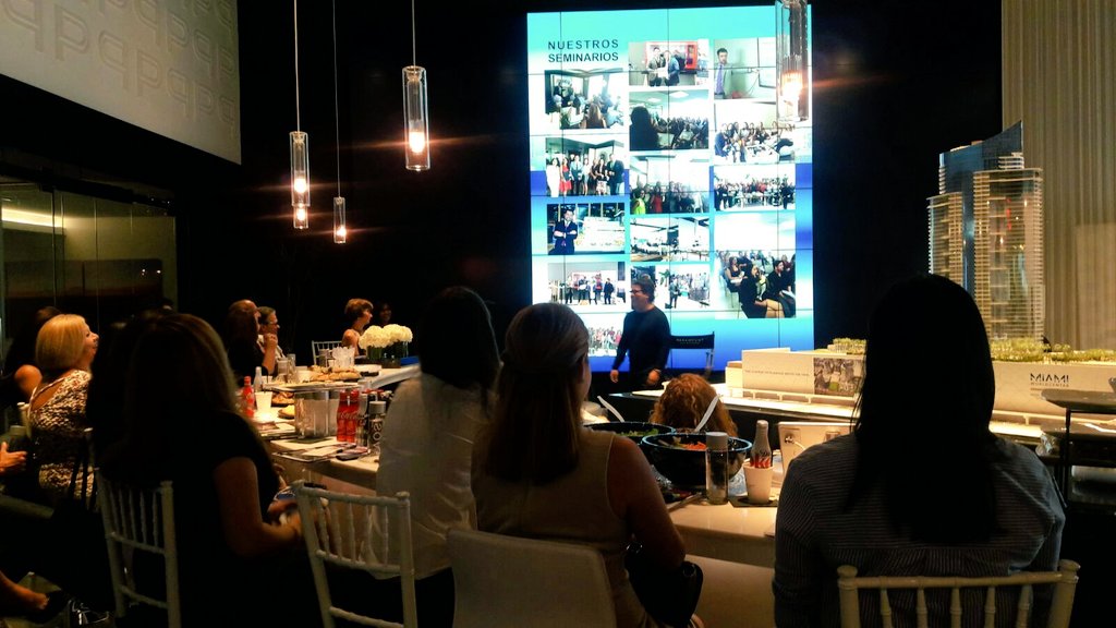 MAUCOGLOBAL's tweet photo. #Seminario #Realtors #Miami #ParamountWorldCenter #Emprendedores #FortaleceTuMarca @VOCESDEMARCA https://t.co/yTM4H4bfYI