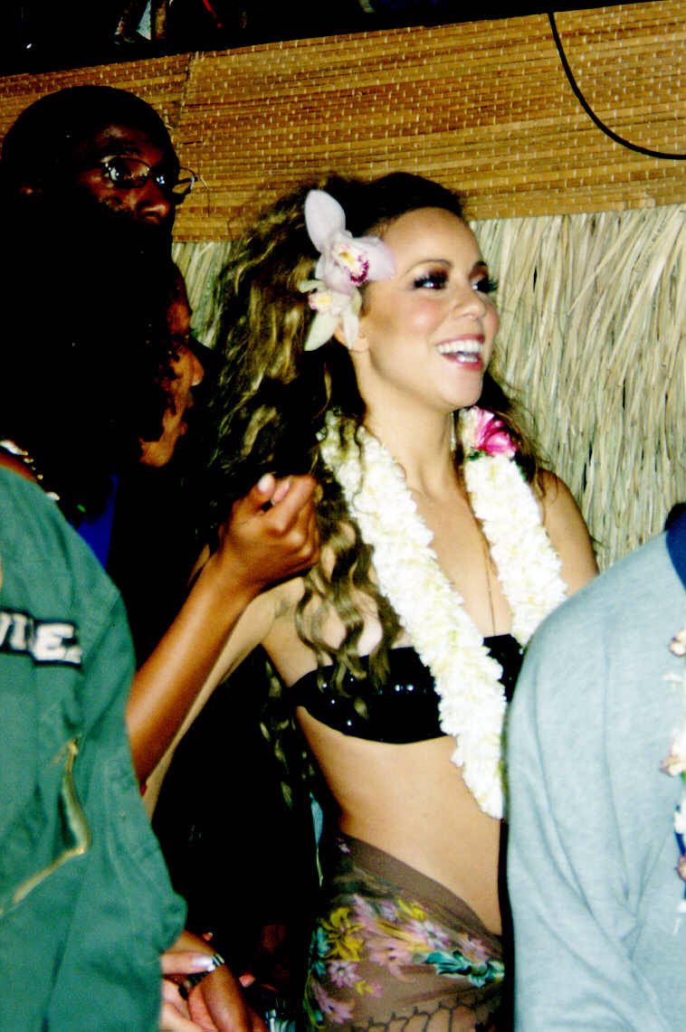 Always_BFLY's tweet photo. .@MariahCarey baby girl you know what to wear 11/25 in Honolulu π #ButterflyWorldTour #AlohaLambs ππ (pic courtesy of @MariahNetwork) https://t.co/Vlh7y2Jojk