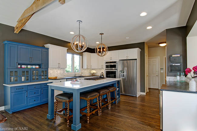 #Housetrends begins a look at the projects of the <a href="/TrustNARI/">NARI of Central Ohio</a> Fall Home Improvement Tour with this kitchen remodel: goo.gl/Q2x9Rb