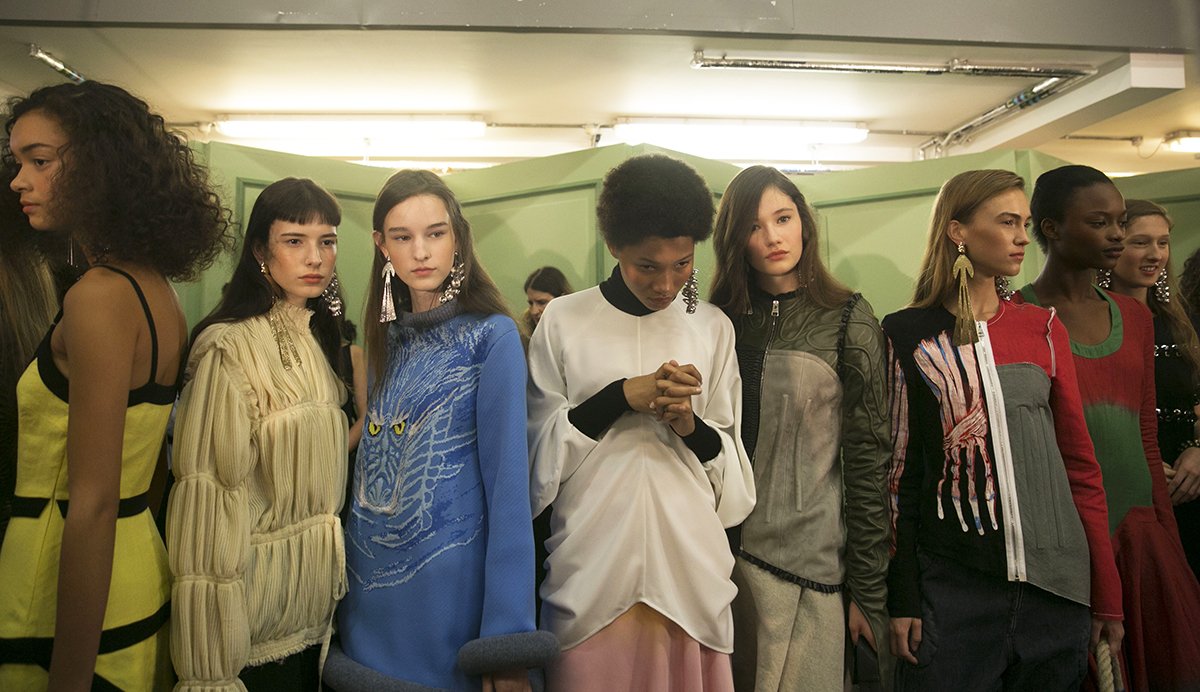 #LFW offered a kaleidoscope of inspiration. Here’s our Top 10 highlights. bit.ly/2d9Fby4