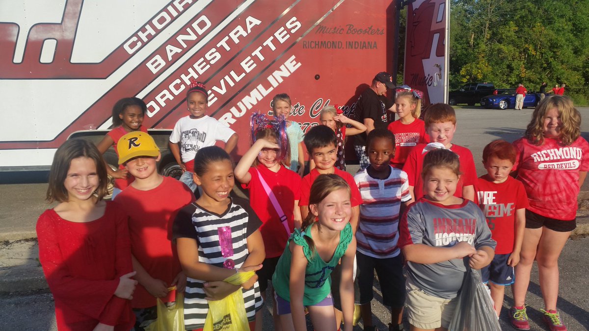 Fairview having fun at the RCS Homecoming parade! GO Red Devils!