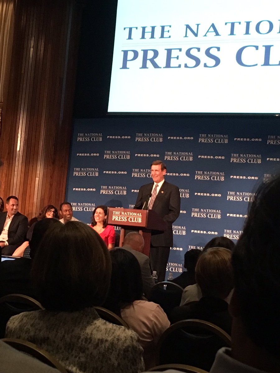 ljfredrickson's tweet photo. @RepDonBeyer representin' my district! 🐝 #NPCbee https://t.co/c3rRyV3C5E