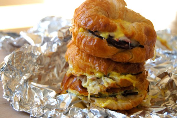 #MakeAhead Meal: Maple Mustard Baked #Ham &amp; #Cheese #Croissants bit.ly/2bzrIOx <a href="/nourishedpeach1/">Melissa Oprish</a> #recipe