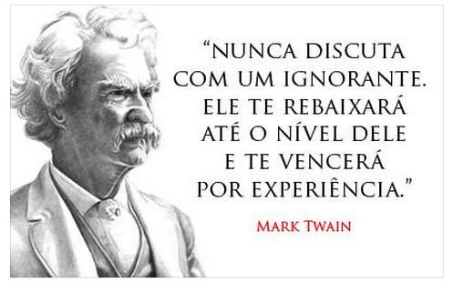 Discutir com petista é como jogar xadrez com pombo. Ele vai