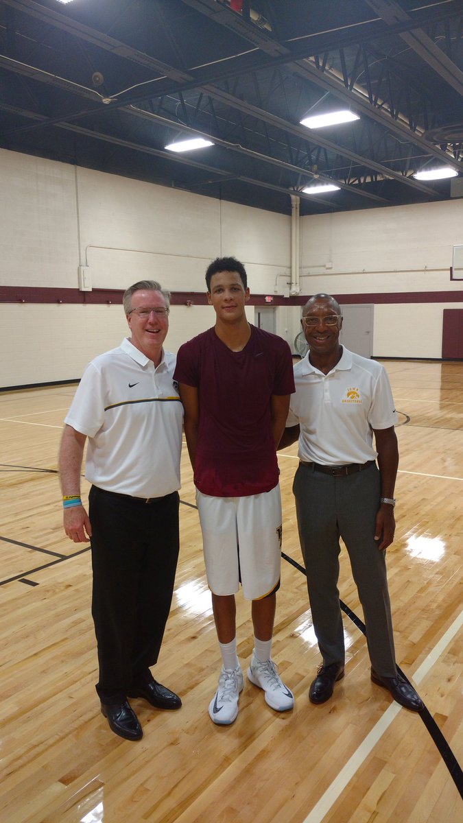 PurePrepHoops's tweet photo. Pure Prep 6'9 Xavier Foster with an offer from Iowa tonight.
#Pureprepproud https://t.co/RrzHHOerUB