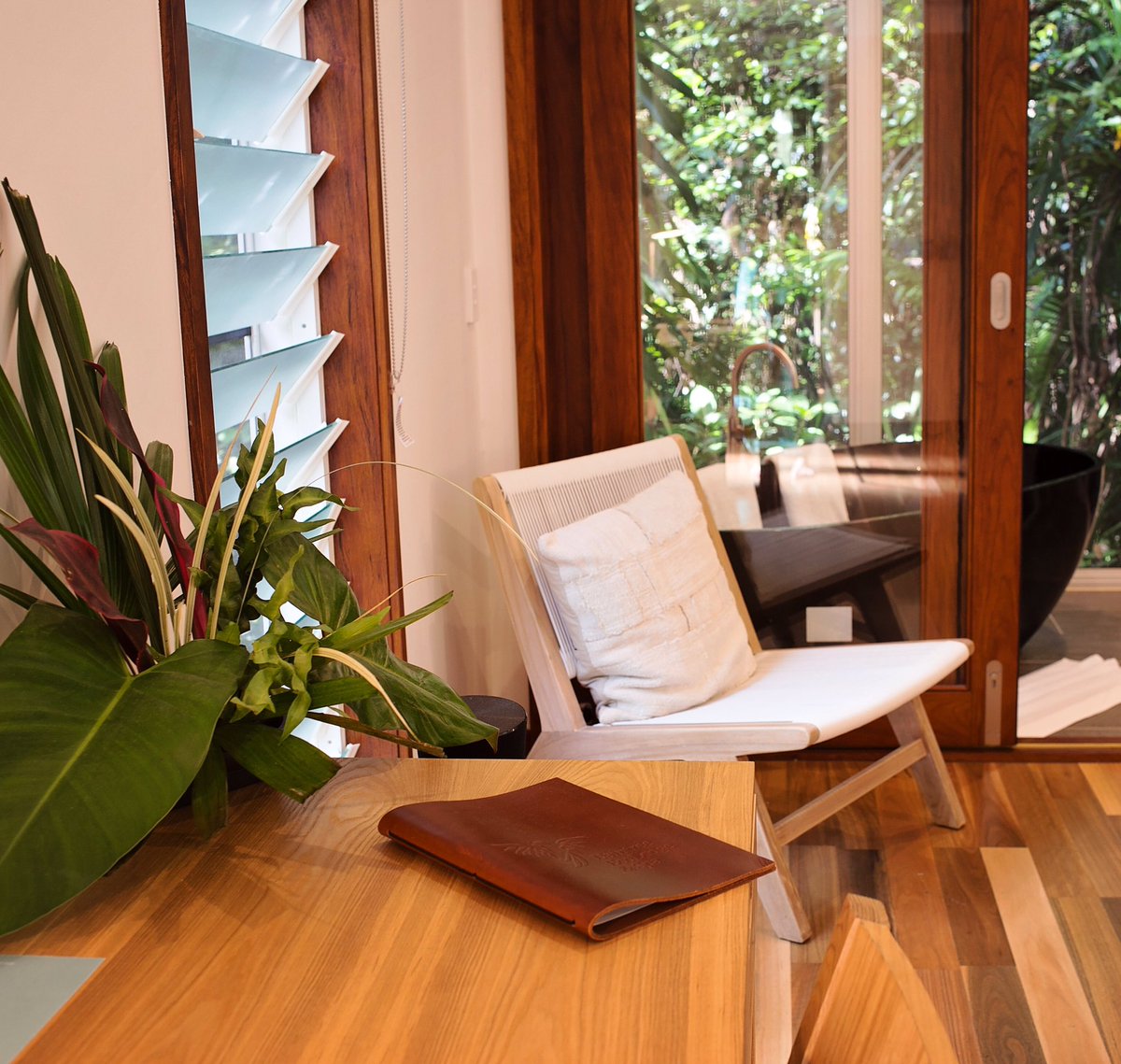 A window to the world in one of our rainforest bayans 🍃💦#daintreeecolodge