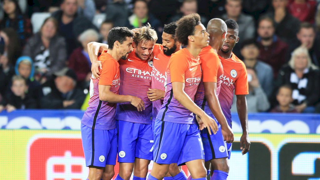 ManCity's tweet photo. Beautiful shots as we display our new kit in style! 

MATCH GALLERY 📸: https://t.co/lraoTe50HX #swansvcity #mcfc https://t.co/cAvX5gCOLl