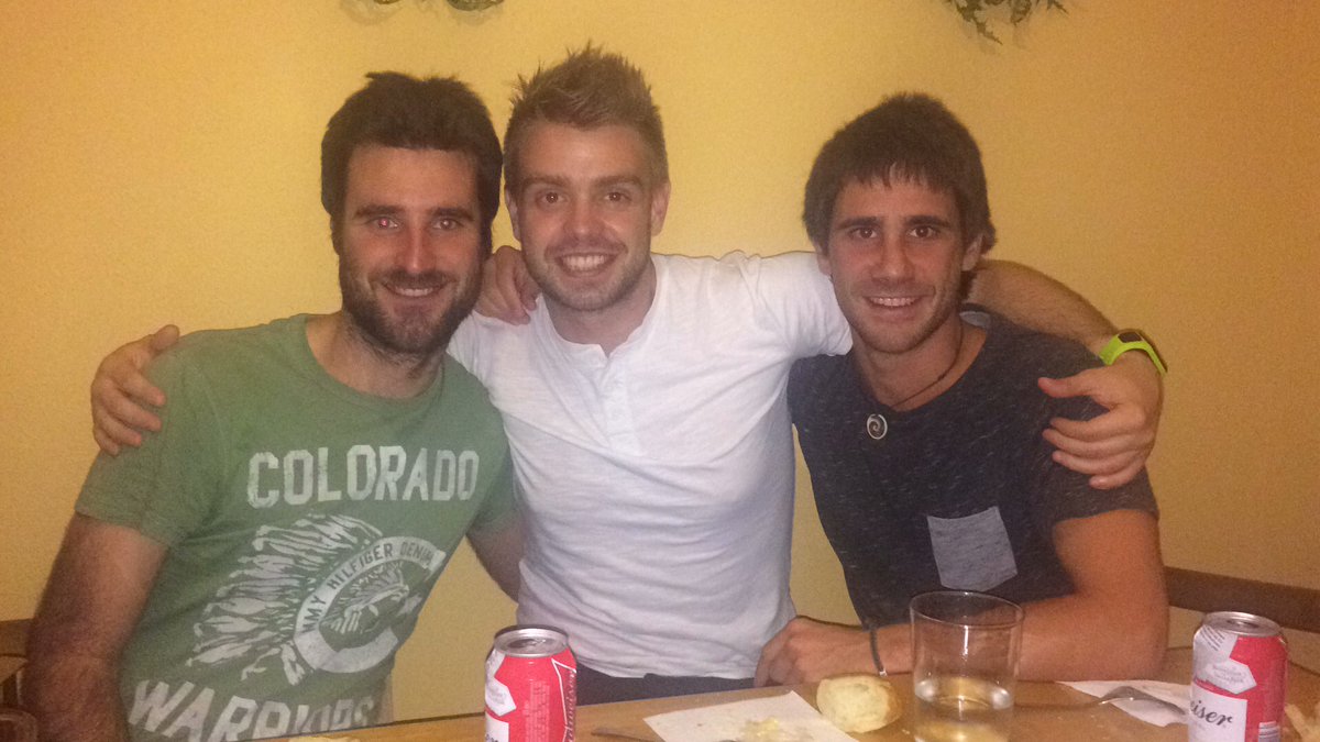 AlbertoRubio21's tweet photo. Nosotros ya tenemos elegido nuestro txapeldun!!!! @ChimborazoTV @EgoZoz. El equipo se reúne para la gran final!!!! https://t.co/aAOkLOSwaN
