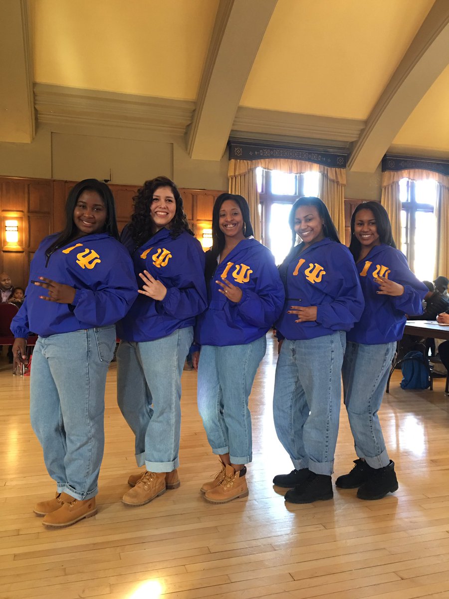 SGRhoCovergirls's tweet photo. We are our sister's keeper! ππ©π #SGRho #IotaPsi #TheCovergirlChapter #Uplift @PhiQues https://t.co/OUHPBoAXXX