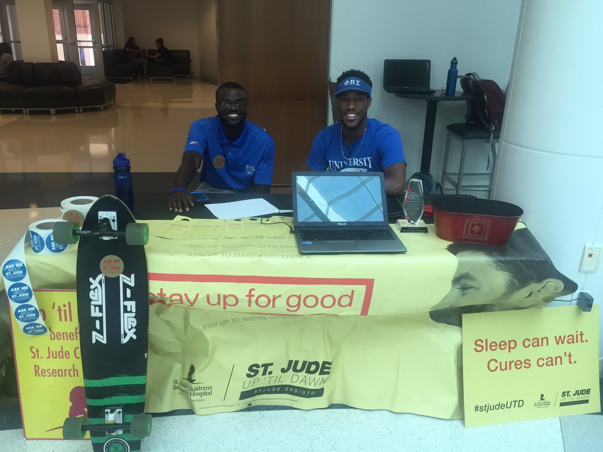 lukesky_Wallace's tweet photo. #UofM20 and others thanks to who call came by and donated to the SWWAC table!
#SigmasAgainstCancer Up Til Dawn!
#JamWithDNu
#GoTigersGo https://t.co/jp4cP5thKK