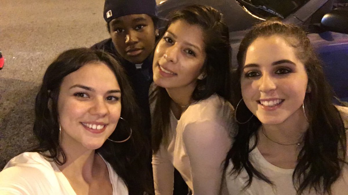 neyney__xo's tweet photo. Missin my babies π @LoveeeElly @TeamNike_Ellz #TwitterlessKalyn https://t.co/Ty7Vb5LrrY