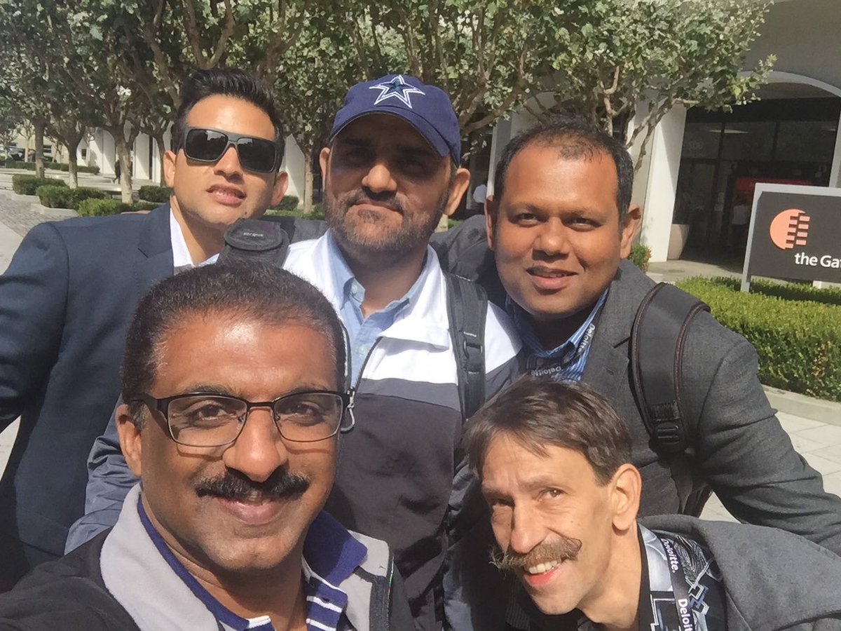 bijoosX's tweet photo. Half of the #OneNeck gang #oow16 https://t.co/xXXNzQlNC4