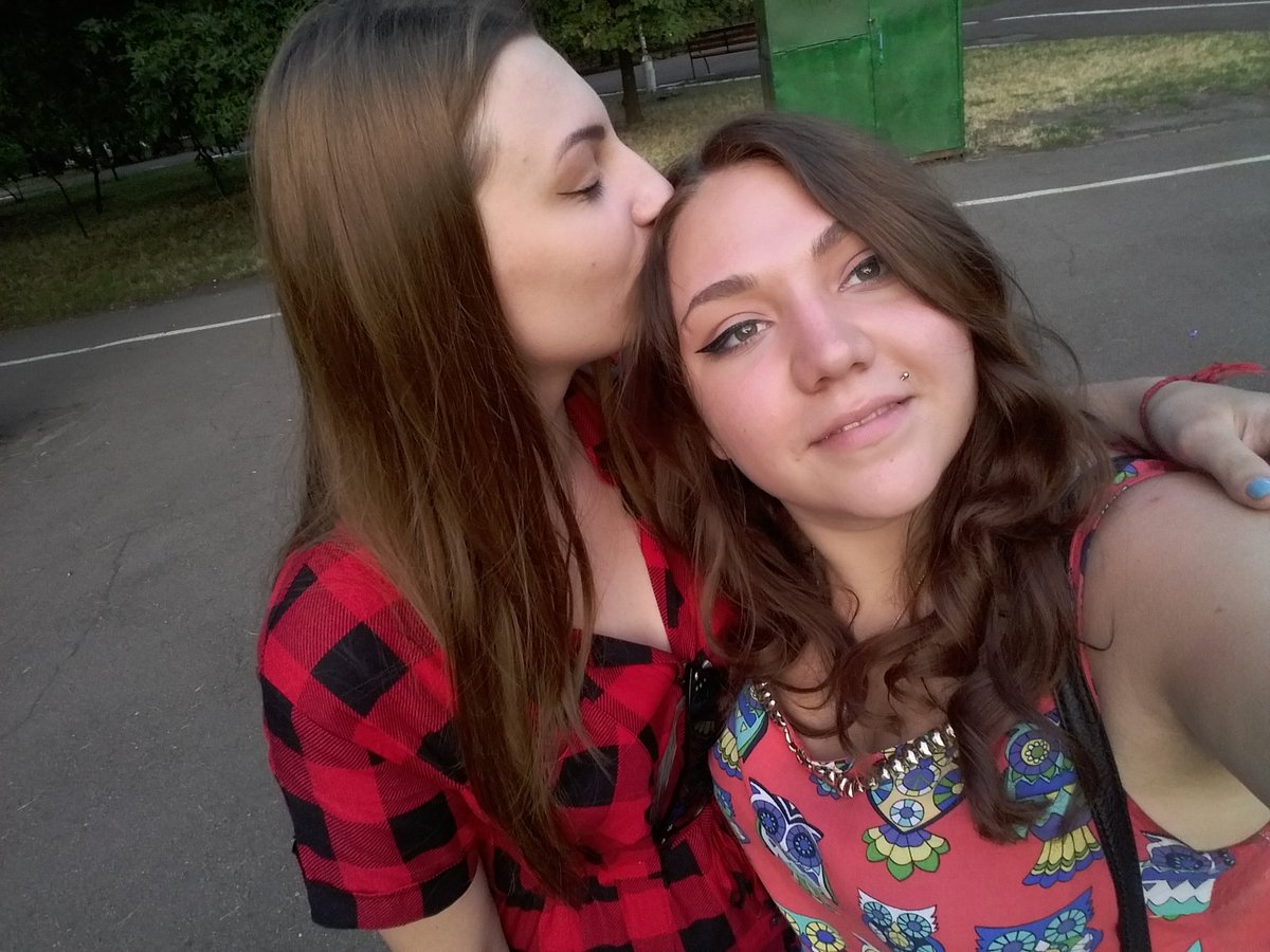 yummy_you_s's tweet photo. @jamesmaslow  what about me and my sis? 💚 #HugForPeace #KissForPeace https://t.co/MEOlDduTHn
