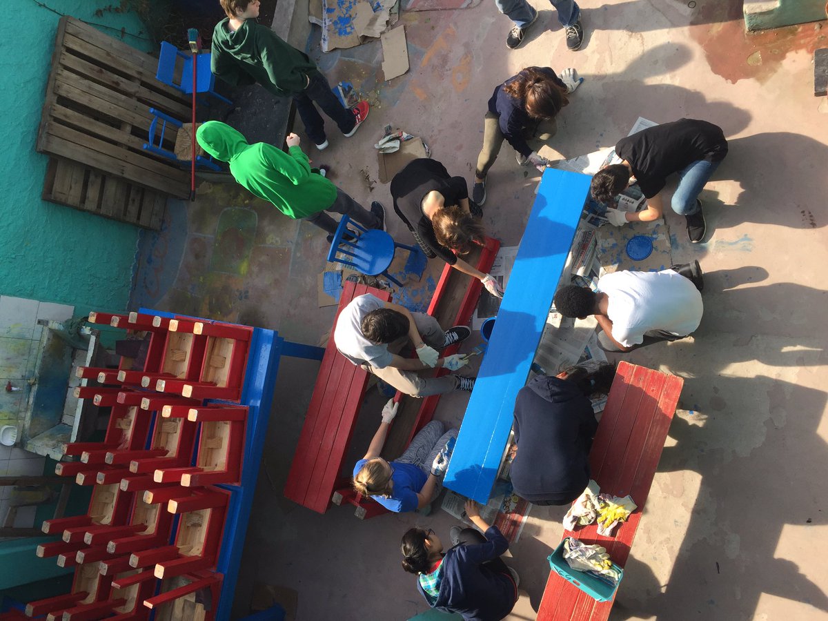 fparma's tweet photo. Potencialidades. Día 3. Seguimos pintando!!! @AELHSnews @AELincolnCS @Aelincoln #communityservice #AELincoln #learningserviceweek https://t.co/HK4v6j8mea