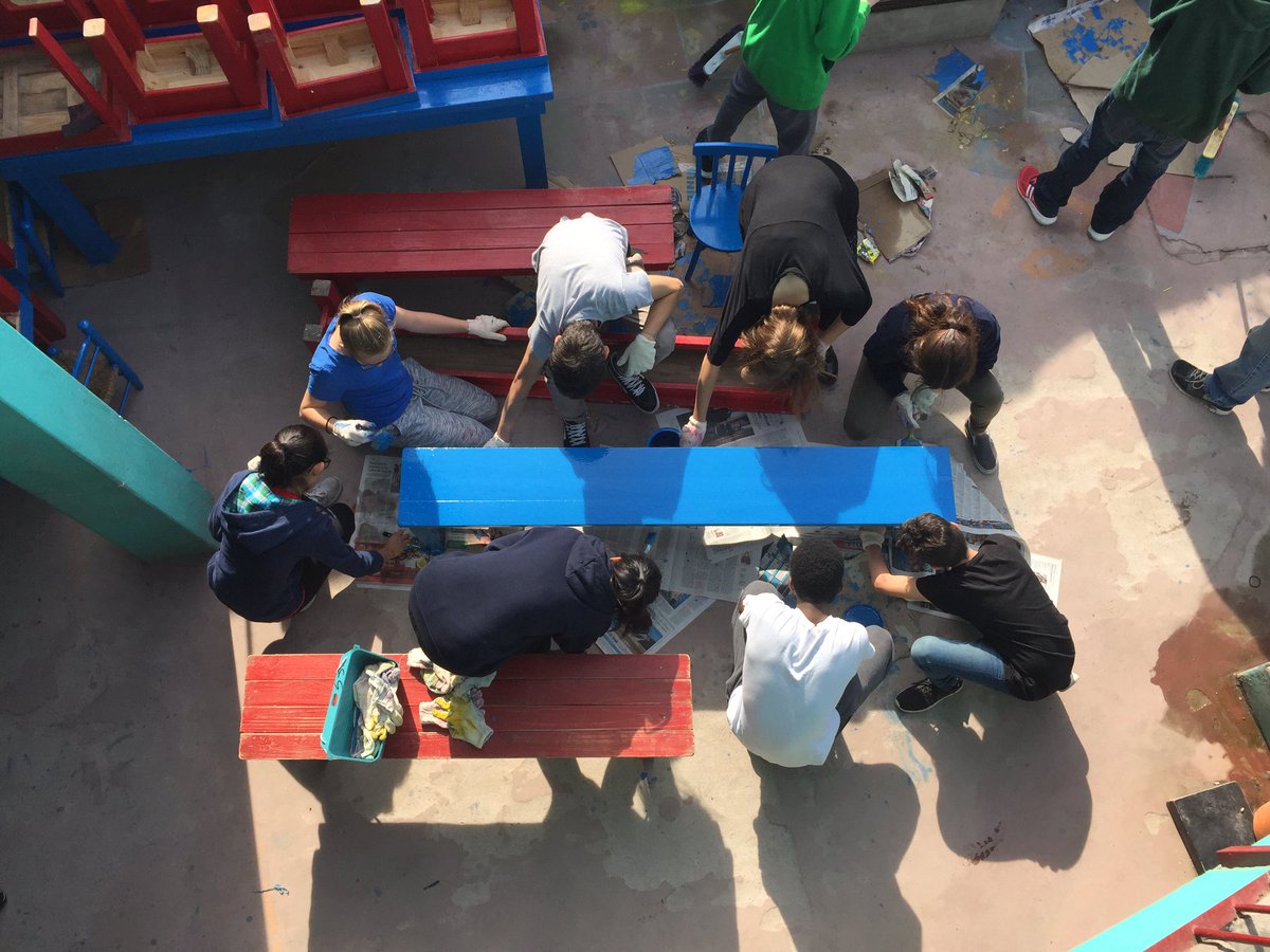 fparma's tweet photo. Potencialidades. Día 3. Seguimos pintando!!! @AELHSnews @AELincolnCS @Aelincoln #communityservice #AELincoln #learningserviceweek https://t.co/HK4v6j8mea