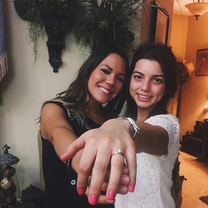 chinovefa's tweet photo. En Facebook a #LadyCoralina apenas le están pidiendo matrimonio https://t.co/zsj5X1oRiQ