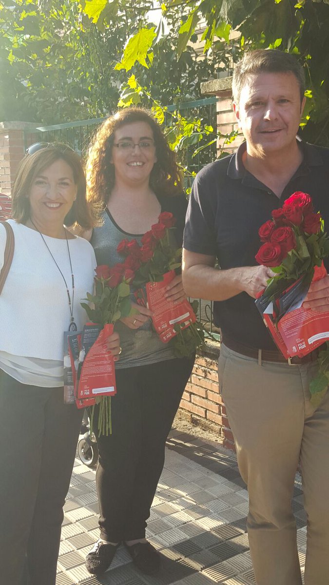 socialistasirun's tweet photo. Una tarde +,en un barrio de #Irun, #Belaskoenea,charlando con sus vecin@s del programa electoral @socialistavasco @IdoiaMendia #JuntosBatera https://t.co/sXjm2STOT6