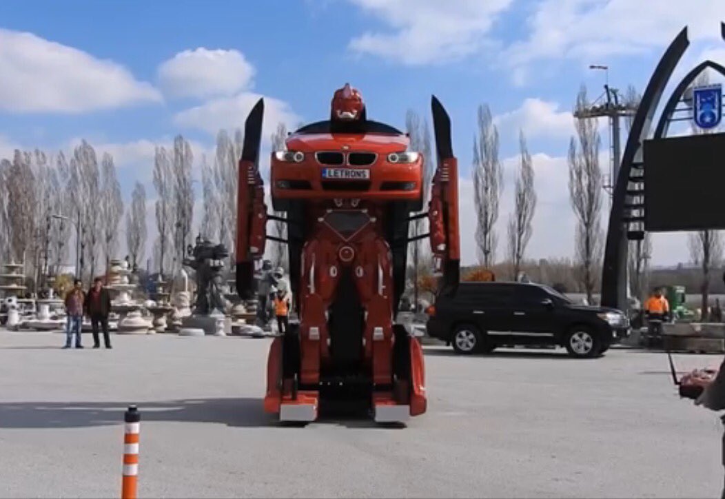 CarWaffle's tweet image. OMG - You can now buy a fully working Transformers #BMW 3-series bit.ly/2d0zZz1