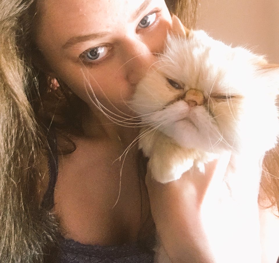 MalloryCarper's tweet photo. 😘🐱❤️ #kissforpeace https://t.co/c6hQ4oMBey