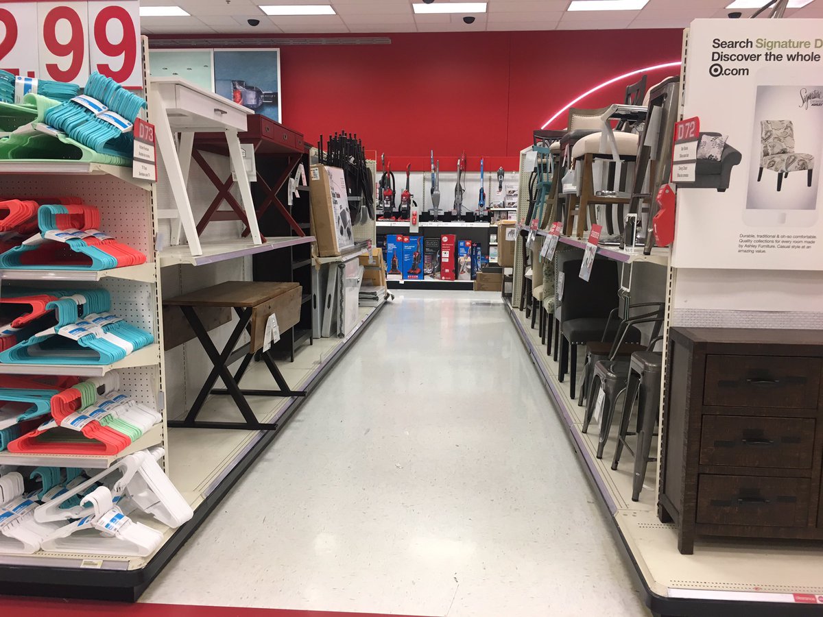 VML2052's tweet photo. This is how to sell clearance furniture! We can't wait for the new furniture set! @4everettMark @StandageBrian https://t.co/uwAQZ4k7ed
