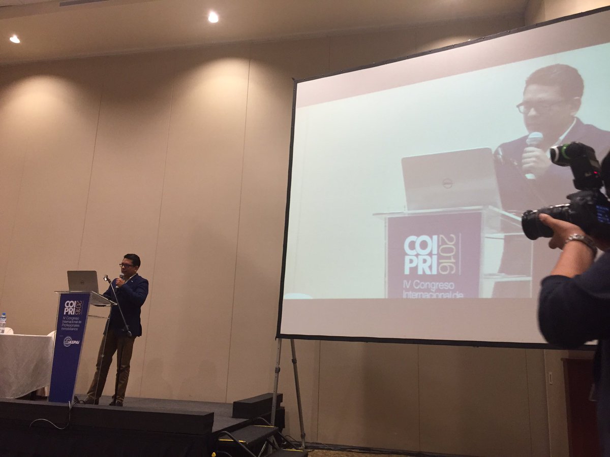 CafeTaipa's tweet photo. .@MiltonVV cierra su presentación en el #COIPRI2016, a quienes agradecemos la invitación y los mejores éxitos en el sector #inmobiliario. ☕️ https://t.co/WXNfZ4XSEq