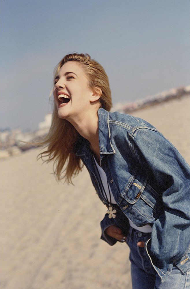 xxxx90s's tweet photo. Drew Barrymore https://t.co/r1rU6cXOF8