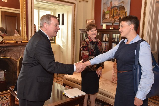 SenatorDurbin's tweet photo. Honored to meet the brave Nadiya Savchenko of Ukraine. Just last yr @SenatorShaheen&I called for the fmr pilot's release from Russian prison https://t.co/iVkBtdkQbY