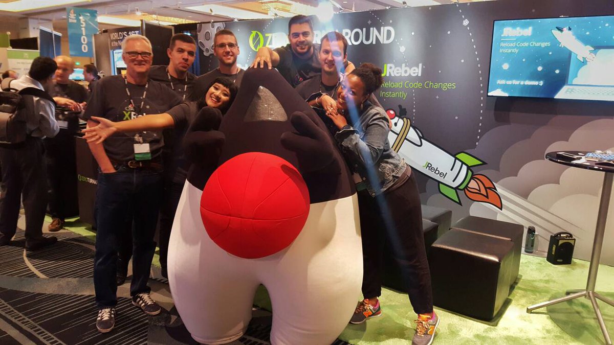 JRebel_Java's tweet image. Making friends at the booth #JavaOne #JavaOne16 #JavaDuke