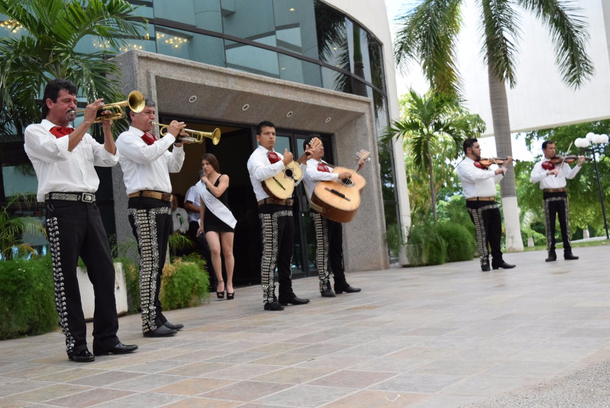 FIAS2017's tweet photo. #FIAS2016
Al son del Mariachi los asistentes al FIAS disfrutaron de un delicioso banquete en su honor. https://t.co/MxBurZTM9S