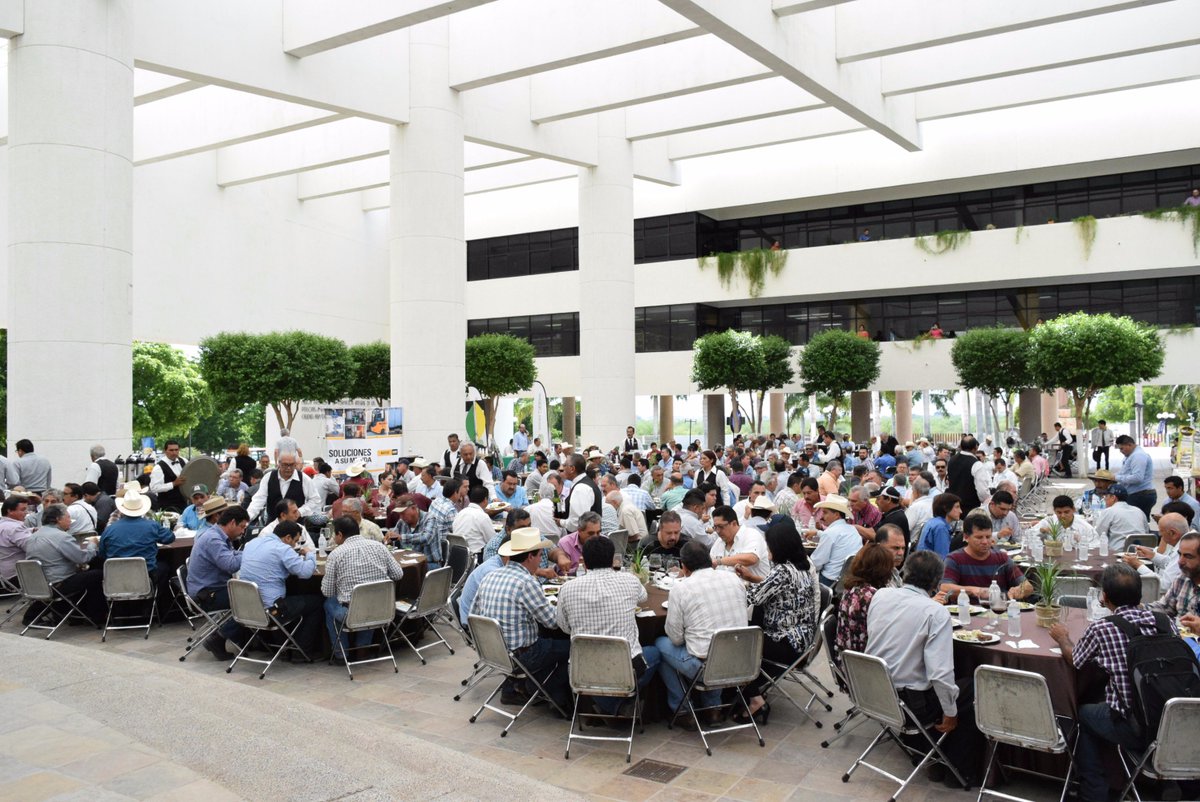 FIAS2017's tweet photo. #FIAS2016
Al son del Mariachi los asistentes al FIAS disfrutaron de un delicioso banquete en su honor. https://t.co/MxBurZTM9S