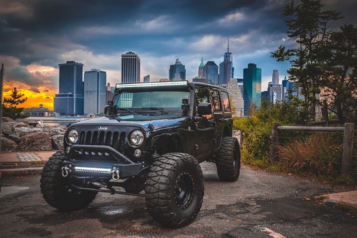 everythingjeep_'s tweet photo. Even in the city we're still jeepin😎 https://t.co/72UF2hgyEY