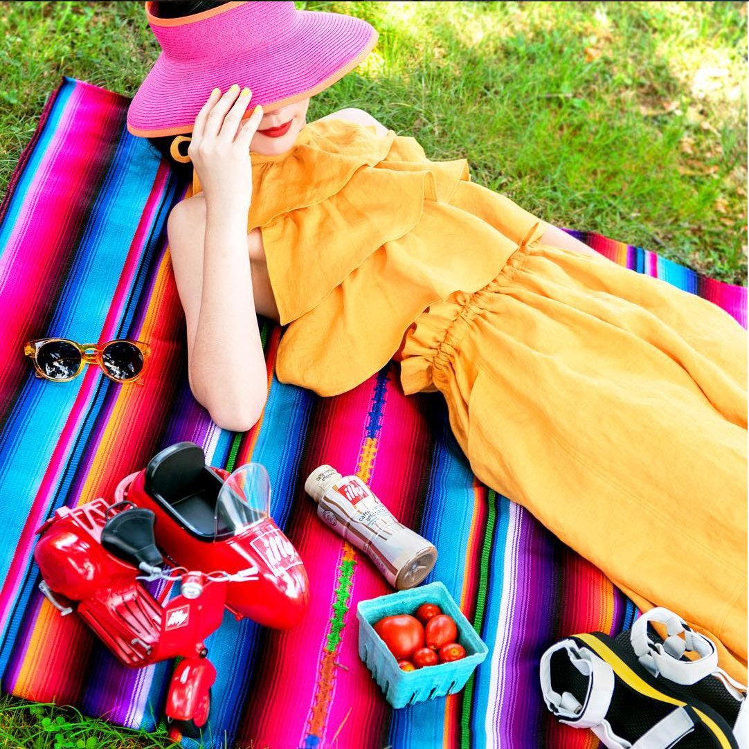 A pop art inspired picnic with <a href="/MonlingLee/">Monling Lee</a> and #illyOnTheGo