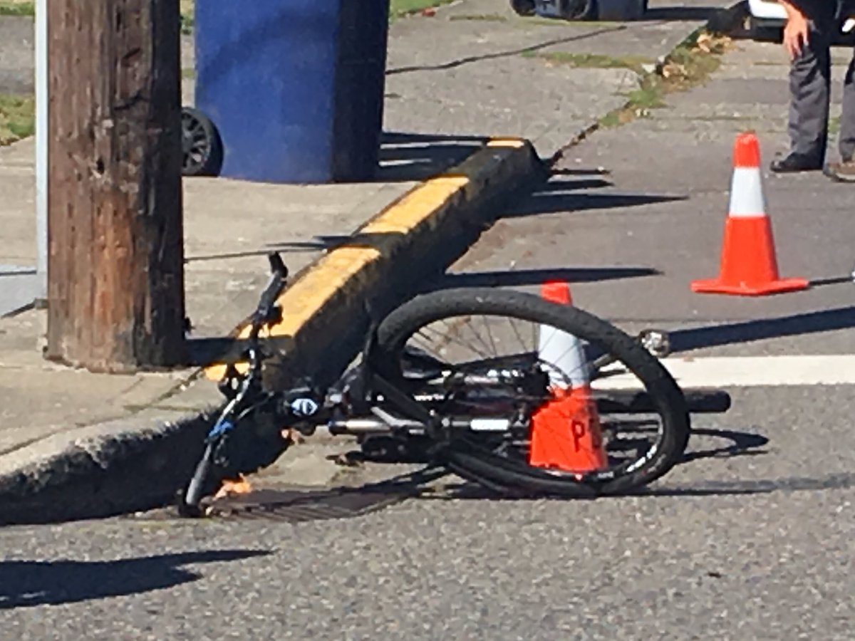 findmarknow's tweet photo. Bank robber and bike cop shoot it out at close range. The bad guy lost. #komonews #AuburnCrime #NotWorthIt https://t.co/XDZWxcELZo