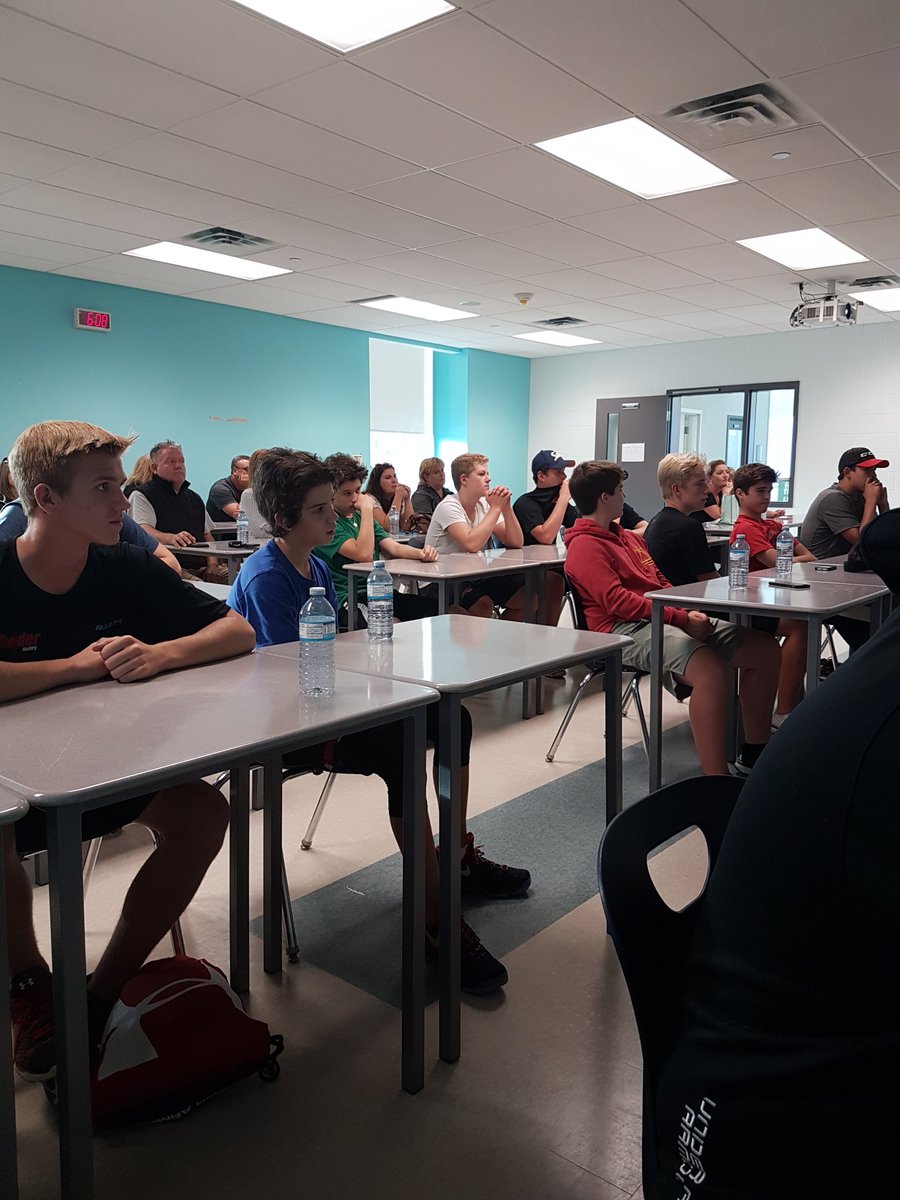 lortie_19's tweet photo. The @SooThunder players and parents taking in the importance of healthy eating and living. @SaultCollege https://t.co/GlRRQ3l7fG
