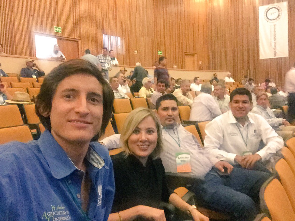 LilyLopezA's tweet photo. Dr. Sanjaya Rajaram
Premio Mundial de Alimentación 2014 en #fias2016 listos para escucharlo!!🌿🍂 https://t.co/NLYjwAvyu6